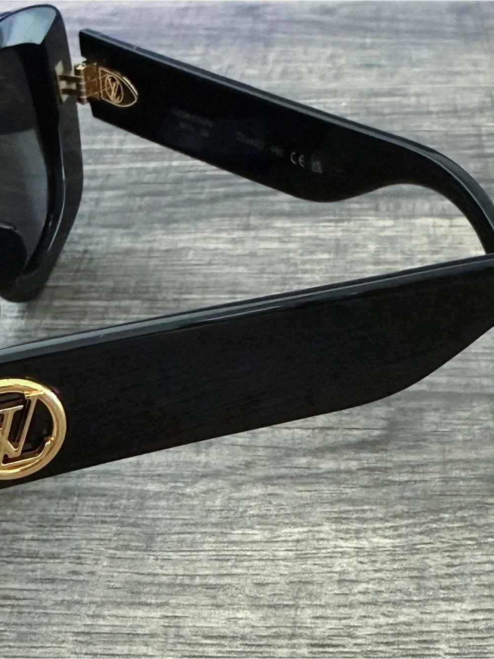 Louis Vuitton Acetate LV Circle Large Cat Eye Sunglasses